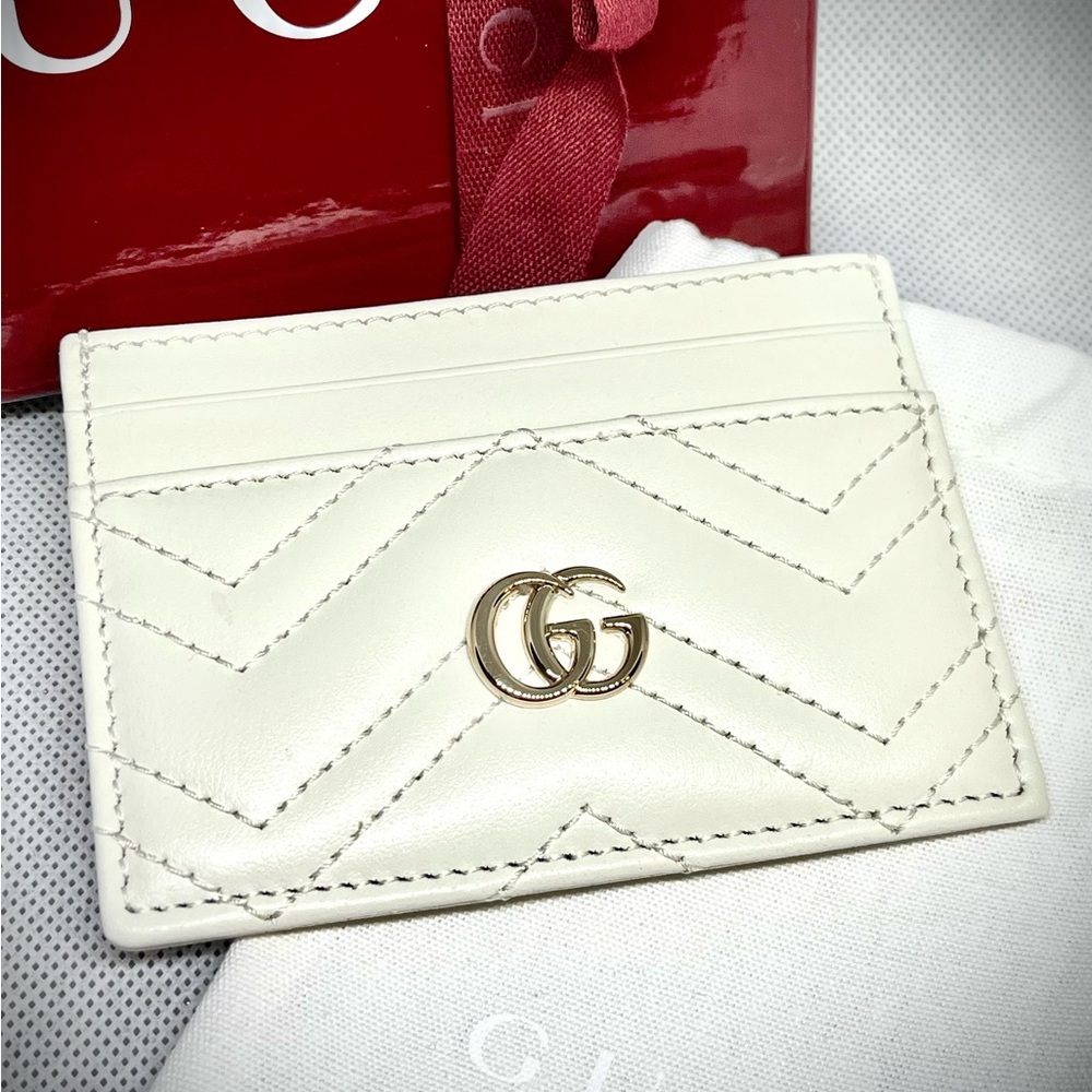Gucci GG Marmont Card Case - NWT
Box, Bag, Dust Bag, Cards, & Ribbon included - Picture 3 of 15